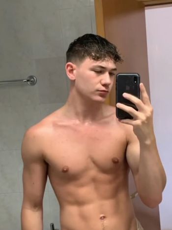 nude benjijacobs posting cumplay selfie