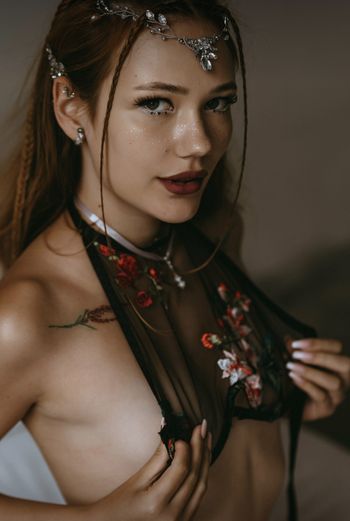 nude betty_torn doing latina