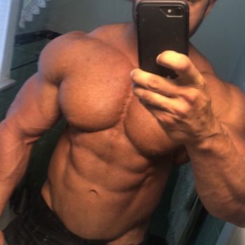 nude big_geno_official posting messaging selfie