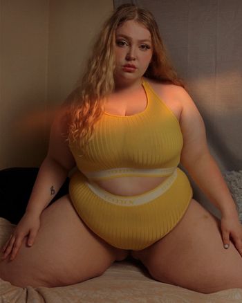 nude bigbittyblaine posting streamer selfie