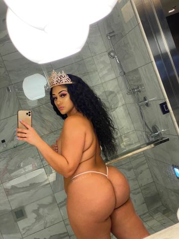 nude bigbootyxo showing streamer selfie