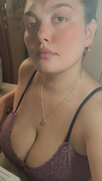 nude bigcurvylatina posting messaging