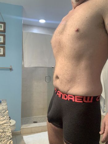 nude bigdickbear78 doing male selfie