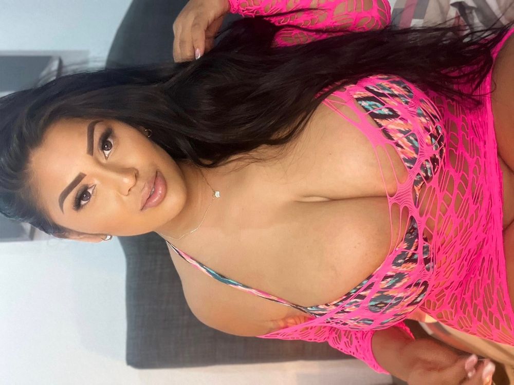 bigtits_dani OnlyFans posting big tits