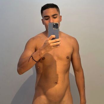 nude bisexualcaleta19 doing hispanic selfie