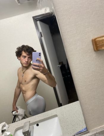 nude blakewilder showing male selfie