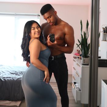 nude blasianflexcouple posting fetish selfie