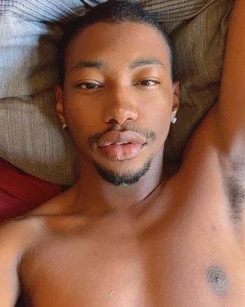 nude blasianshon showing male selfie