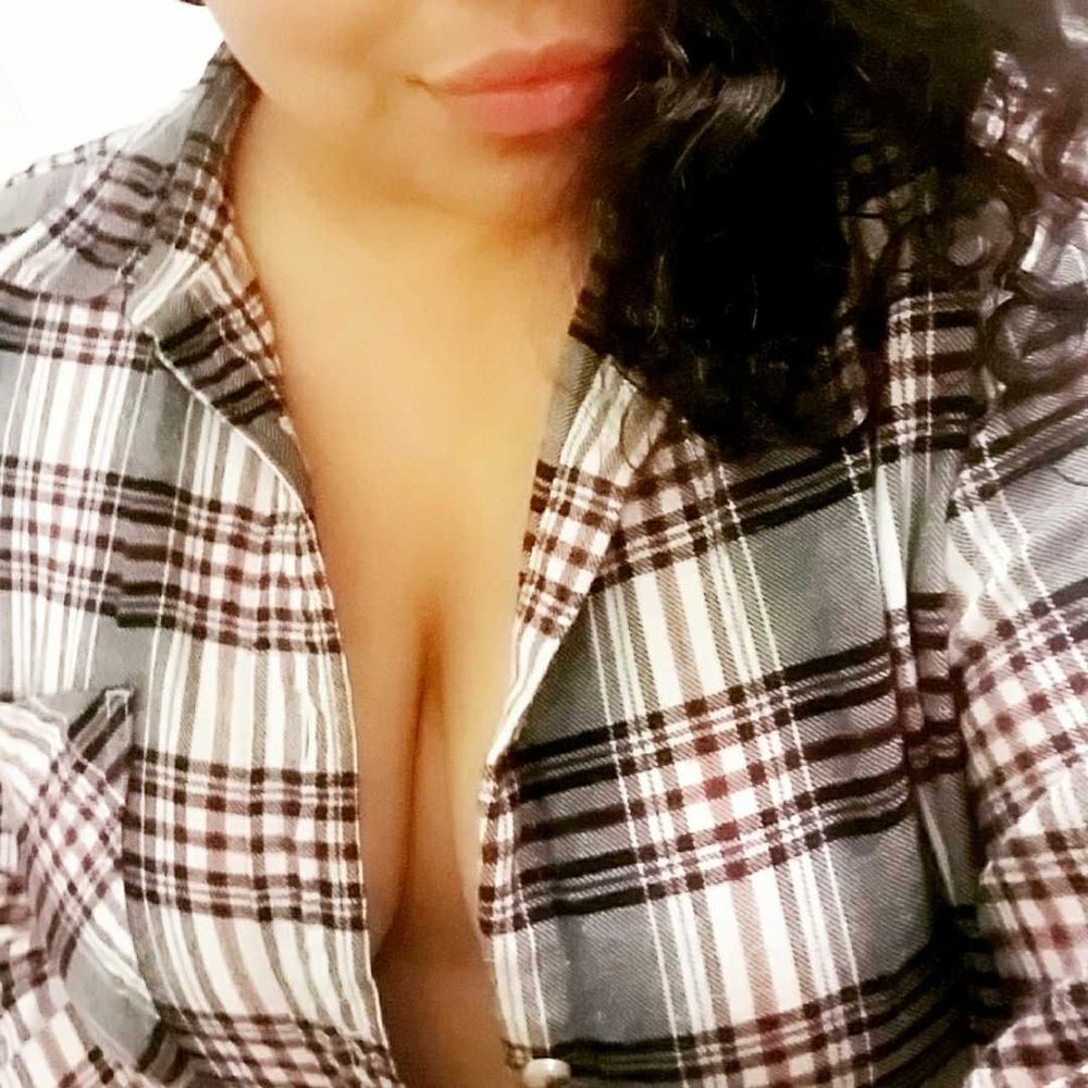 blessedbadddie805 OnlyFans showing piercing