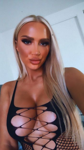 blondedollll OnlyFans latina selfie