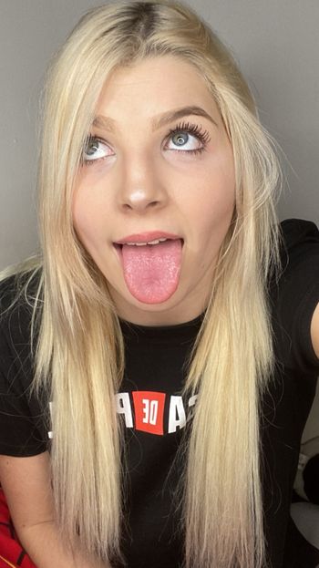 nude blondysskass doing teen selfie