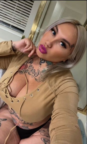 nude blondyydallass recording lingerie selfie