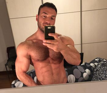 nude bobby_90 recording white selfie