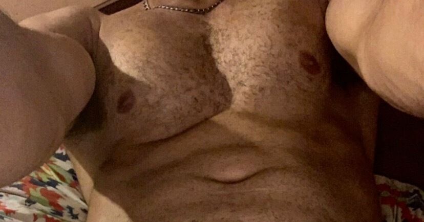 boldxxl OnlyFans doing messaging