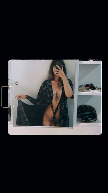 nude botanicamami doing streamer selfie