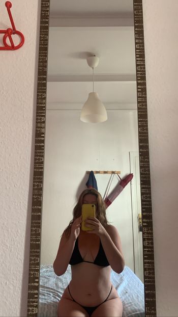 nude brattyrosa recording latina selfie