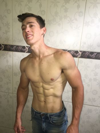 brianvach OnlyFans Argentina selfie