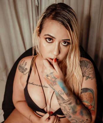 nude brightmoonlove doing submissive