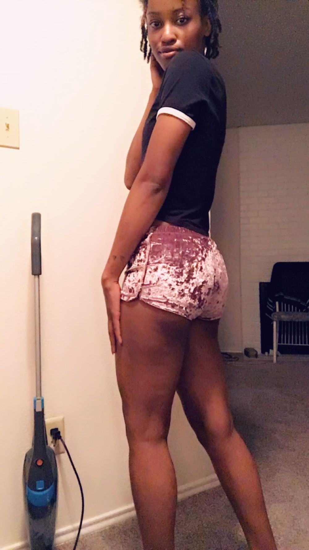 brownskinnedb OnlyFans showing big ass