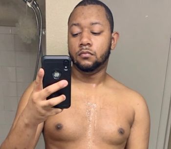 nude bugminot posting male selfie