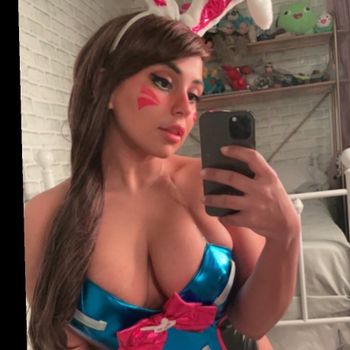 nude bunni_pup showing custom content