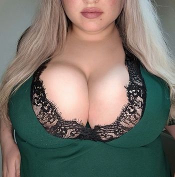 nude bustybbwkate doing big tits