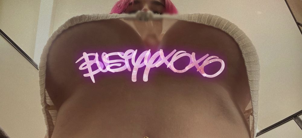 bustyyxoxo OnlyFans leaking big tits