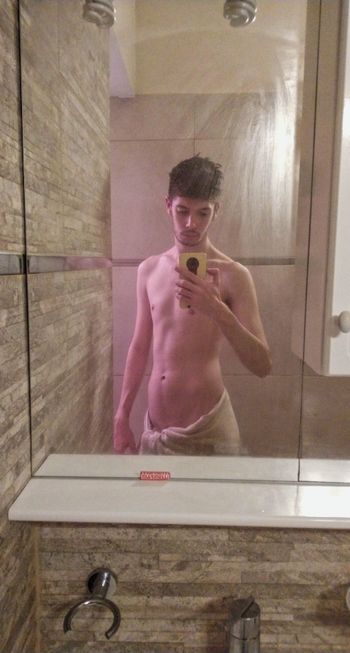 nude c4b4llo showing big dick selfie