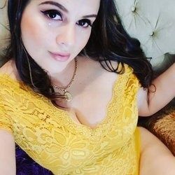 nude candacesxhot1 doing messaging