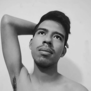 nude carlosxen posting gay selfie