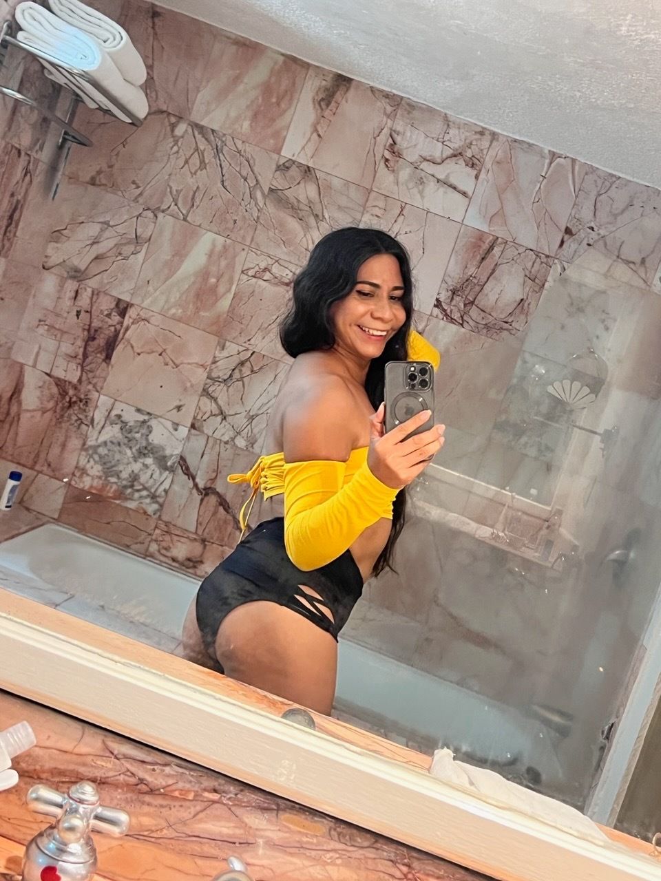 carlyb123 OnlyFans recording latina