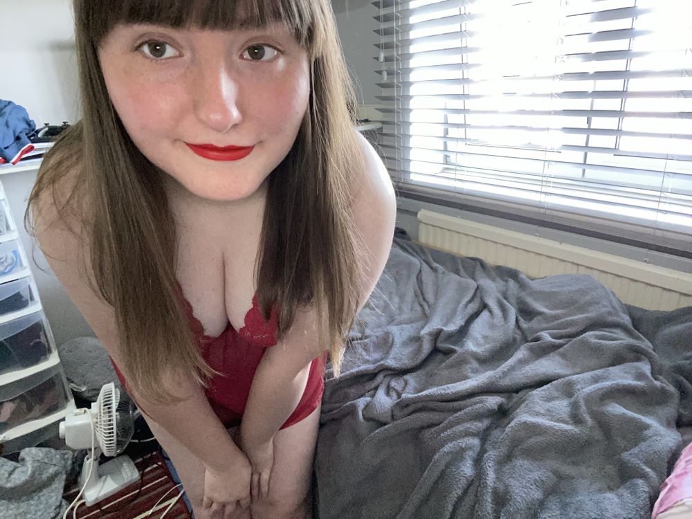 caroline_annxx OnlyFans showing latina