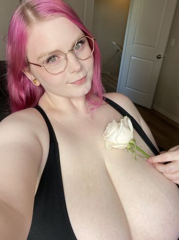 nude cassie0pia doing submissive selfie