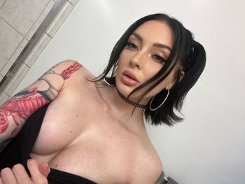 nude charlottesins recording latina selfie