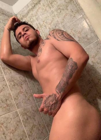 nude chicoslatinos doing colombia selfie