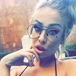 nude chloe_happens blonde