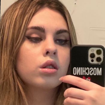 nude chloedelaurent doing messaging selfie