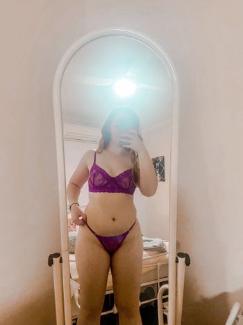 nude clareflorence doing nude selfie