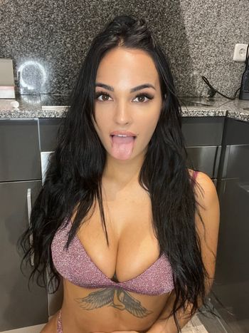 nude claudiabavel.gold posting custom content selfie