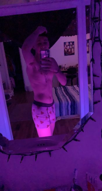 nude cody_lawson_20 doing nude selfie