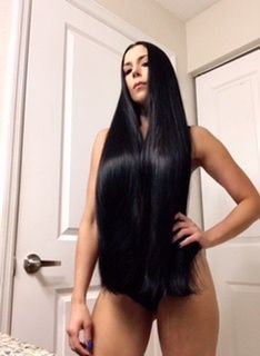 nude colombianrealrapunzel posting colombia selfie