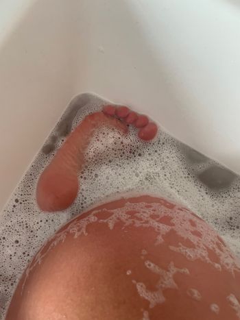 nude comelovemyfeets femdom selfie