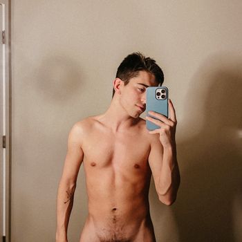 nude connorgrayx posting male selfie