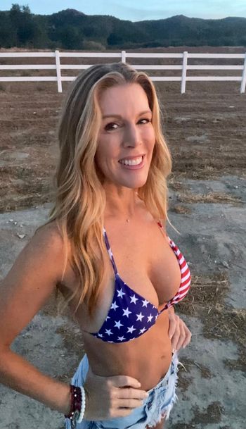 nude country_momma_5 doing united states selfie