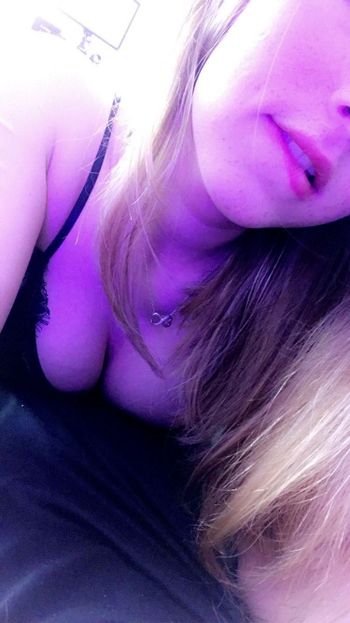 nude coupledreamx submissive selfie