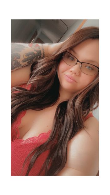 nude courtneeeybooo doing messaging selfie