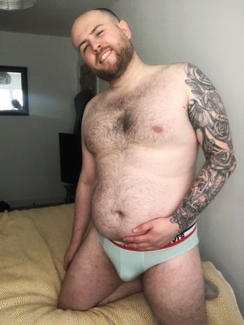 nude cubchubbs_free showing masturbation