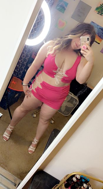 nude curvybaby posting latina selfie