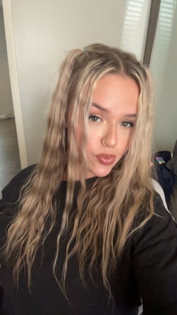 nude curvyblonde00 leaking united states selfie