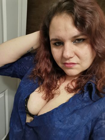 nude curvycanuckmaia recording curves selfie